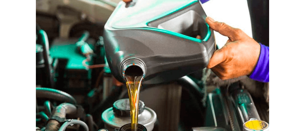 Trocar o óleo no tempo certo, utilizar o lubrificante correto e cuidar bem do seu caminhão aumentam a vida útil dele e diminuem os seus custos
